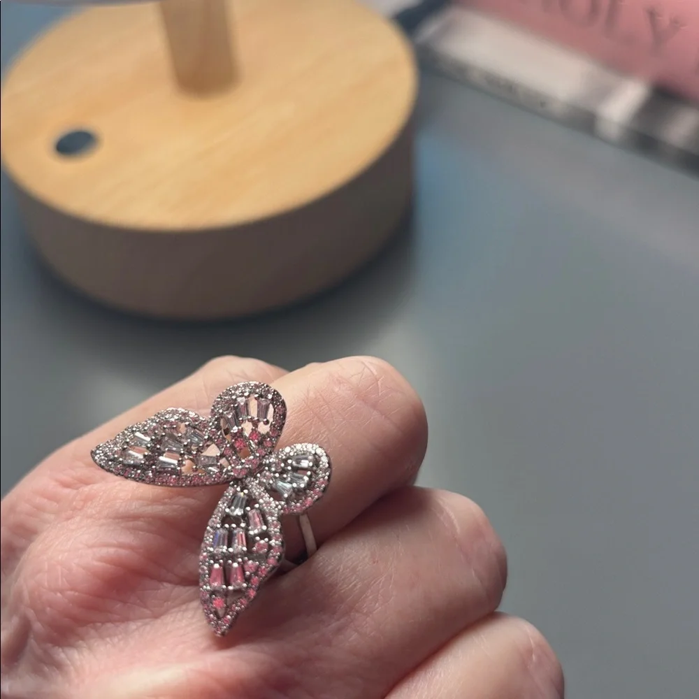 NWT Butterfly Statement Ring Size 6